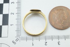 ANTIQUE VICTORIAN ENGLISH 15K GOLD ENAMEL MOURNING RING for HAIR c1876