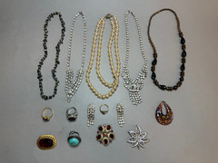 Vintage Costume Jewelry Lot Estate Rhinestone Pearl Necklaces Brooches Rings 13p