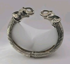 Silver Two Kissing ELEPHANT Heads Clamper Hinged Bracelet (SKU# 1923) BEAUTIFUL!