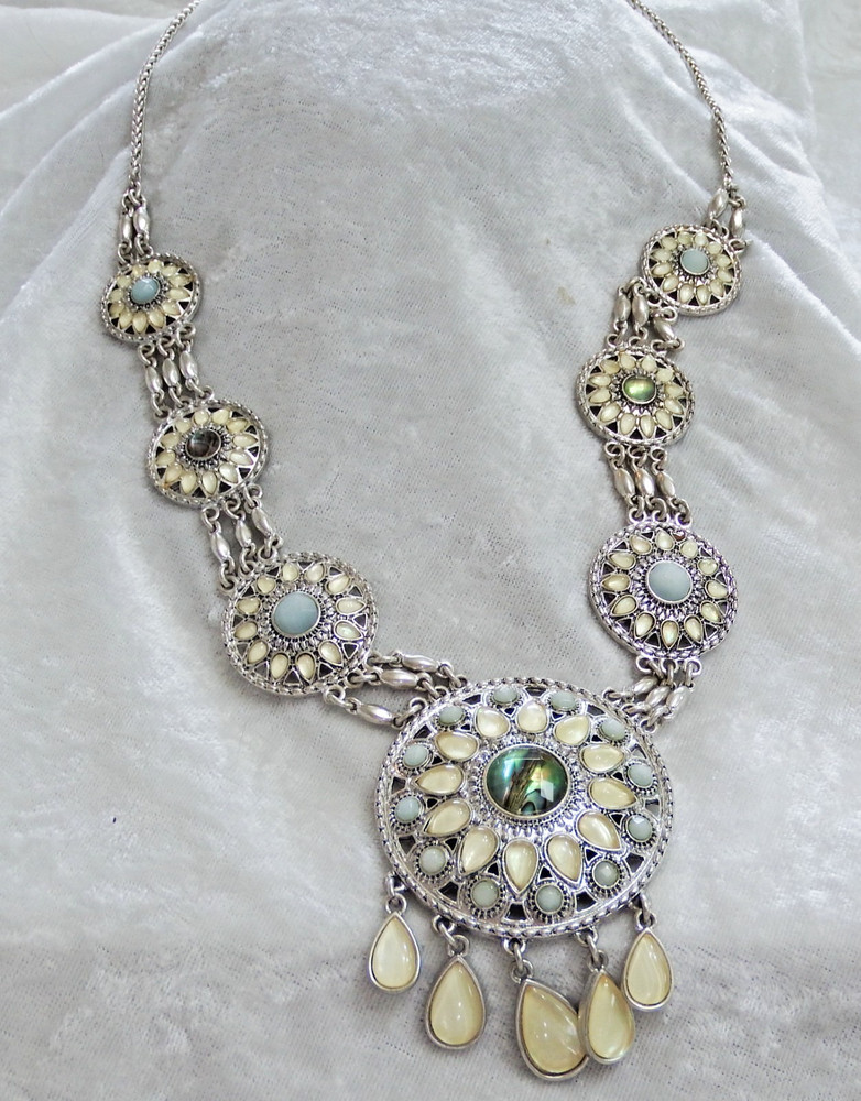 VINTAGE SILVER TONE AN BEADED DANGLE DROP NECKLACE