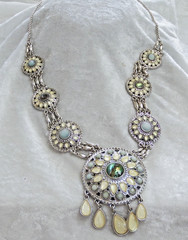 VINTAGE SILVER TONE AN BEADED DANGLE DROP NECKLACE