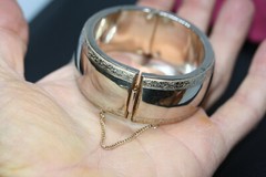 Vintage Silver Alloy Metal Ladies Engraved edge Bangle 1″ Wide Bracelet 6″ 56Gr