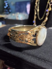 Vintage 1980s-1990s Victorian Revival Gold Tone Mother Of Pearl Bracelet 7″
