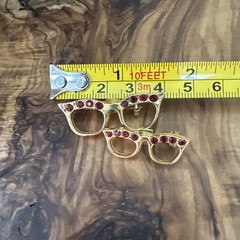 Vintage Retro Eyeglass Pin Set – Red Rhinestone Cat‑Eye Glasses Kitsch Brooch
