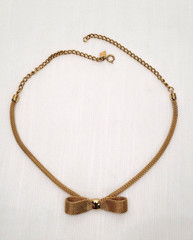 Vintage Sarah Coventry Gold Tone Mesh Bow Choker Necklace Polished Knot
