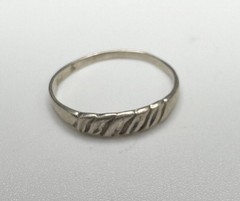 Sterling Silver 925 Vintage S Marked 2.5mm Groovy Sz 4.25 Band 0.6g