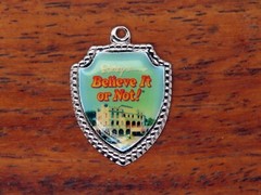 Vintage silver RIPLEYS BELIEVE IT OR NOT MUSEUM TRAVEL SHIELD charm 4-13