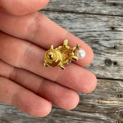 Vintage Jewelry Turtle Brooch with faux pearl pink turtle pin