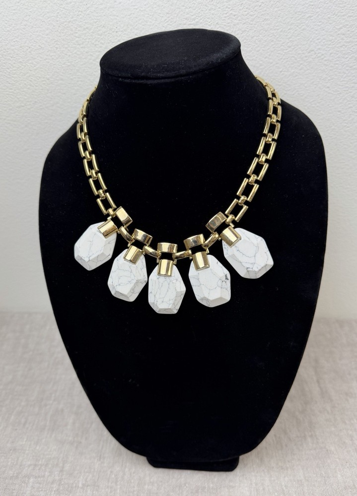 Vtg Ann Taylor White Howlite Goldtone Statement Bib Necklace 17.5″-18″ Spring