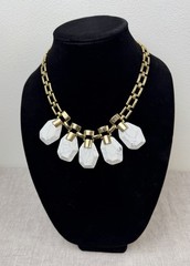 Vtg Ann Taylor White Howlite Goldtone Statement Bib Necklace 17.5″-18″ Spring