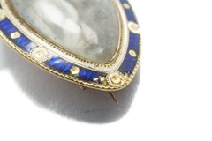 ANTIQUE GEORGIAN 15K SEPIA MINIATURE HAIR MOURNING PIN PENDANT c1790 MAIDEN DOG