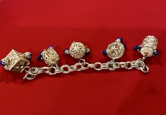 RARE VTG NAPIER GOLD TONE 5 CHARM FAUX LAPIS MINT DBL LINK CHARM BRACELET 7.5”