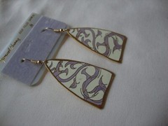 VINTAGE SAMUEL HUANG DESIGNER CLOISONNE RETRO ABSTRACT GRAY & CREAM EARRINGS