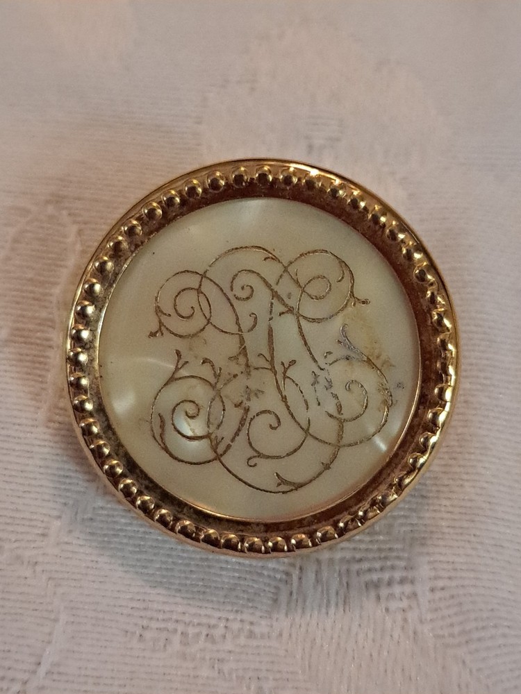 Vintage Pat Pend General MFG Magnetic Gold Tone Seamstress Brooch Pin