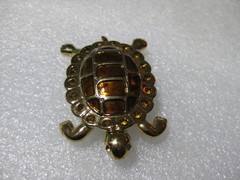 Lauren Conrad Signed Vintage Turtle Pin Gold Tone Honey Colored Enamel brooch