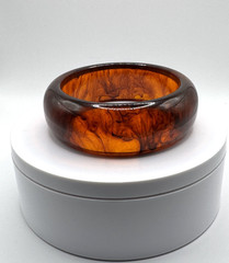 Gorgeous marbled root beer Lucite bracelet; 2.4 ounces; 7.75 inch wrist