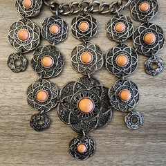 Vintage silver-tone bib necklace w/ peach colored enamel stones 16 of 20 flowers