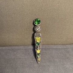 Vintage Miracle Scottish Sgian Dubh Brooch Green Faux Agate Kilt Pin Dagger
