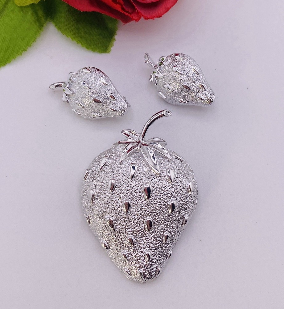 Vintage Sarah Coventry Strawberry Ice Brooch & Clip Earrings NOS 1968