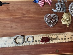 Vtg Jewelry Lot Of 10 JJ DM & Unsigned Mixed Metals Brooches Color Stones