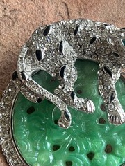 Beautiful Vintage KENNETH LANE Asian Leopard Jade Glass Rhinestone Brooch/Pin