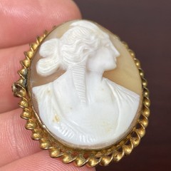 Vtg Carved Shell Cameo Brooch Twisted Rope Ribbon Rim Edge GF 1.50”x1.25” NICE!