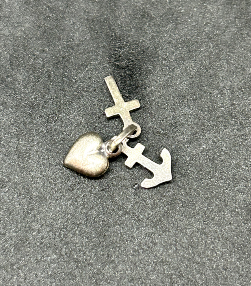 Vintage Puffy Faith Hope and Charity Sterling Charm 0.5in – 1.59g