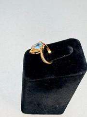 Vintage Gold Tone Blue Teardrop CZ Ring Pear Stone Leaf Design Size 7.25