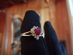 #195–VINTAGE STERLING SILVER HEART RING-925-SIZE-7 1/2–VERY NICE STONES-