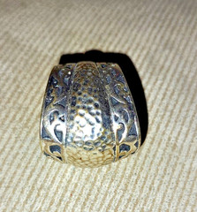 VINTAGE SILVER SCARF SLIDE HAMMERED REPOUSSE’ METAL 40s ESTATE 1 1/8″