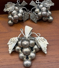 Vintage Taxco Mexico 925 Sterling Silver Grape Broch/Pendant Earring Set 30g