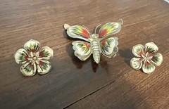 Antique Brooch & Screwback Earring Set Mulitcolor Circa 1930’s