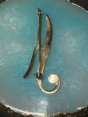 VINTAGE YELLOW GOLD PLATED LETTER K BROOCH 2.25”