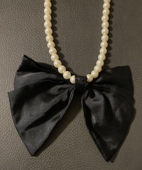 Faux Pearl Bow Necklace 7” Hang Vintage Costume Jewelry Hollywood Regency Glam