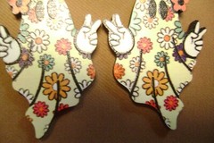 NWOT- RETRO HIPPIE FLOWER POWER LOVE GHOST WOOD HALLOWEEN HOOK PIERCED EARRINGS