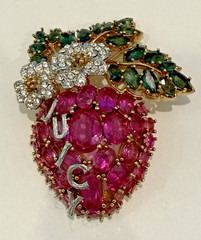 JUICY COUTURE VINTAGE CRYSTAL CZ STONE STRAWBERRY BROOCH