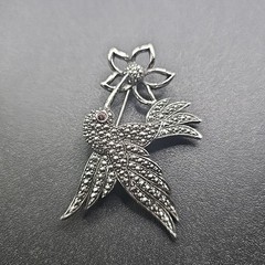 Avon Hummingbird Brooch Silvertone Metal Pin Marcasites Vtg 2.5″ Bird
