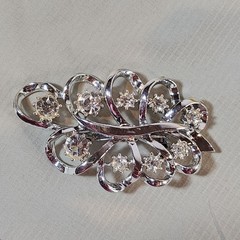 Vintage Elegant Leaf Brooch Pin Silver Tone Rhinestone Costume Jewelry