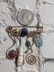 Fabulous Vintage Hanging Stones Gold Tone Pin