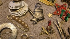 Vintage Brooches Set Mixed Lot Materials Metal Wood Plastic Gold Tone