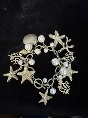 Vintage Mod Retro Sea Shell Starfish Beach Charm Gold Tone Cha Cha Bracelet