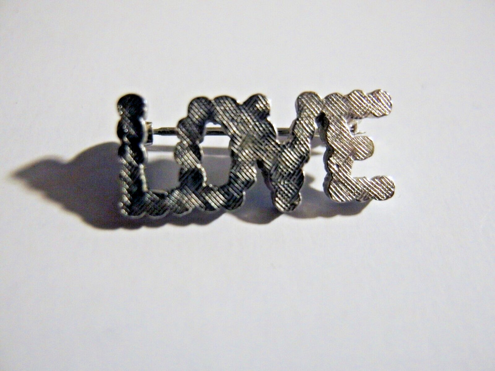 Vintage LOVE Brooch – Textured Silver-Tone Pin, Retro Word Design