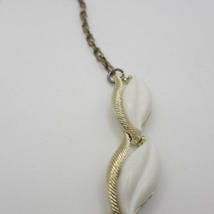 Vintage Lucite Necklace Thermoset Leaf White Gold Tone 15 Inch