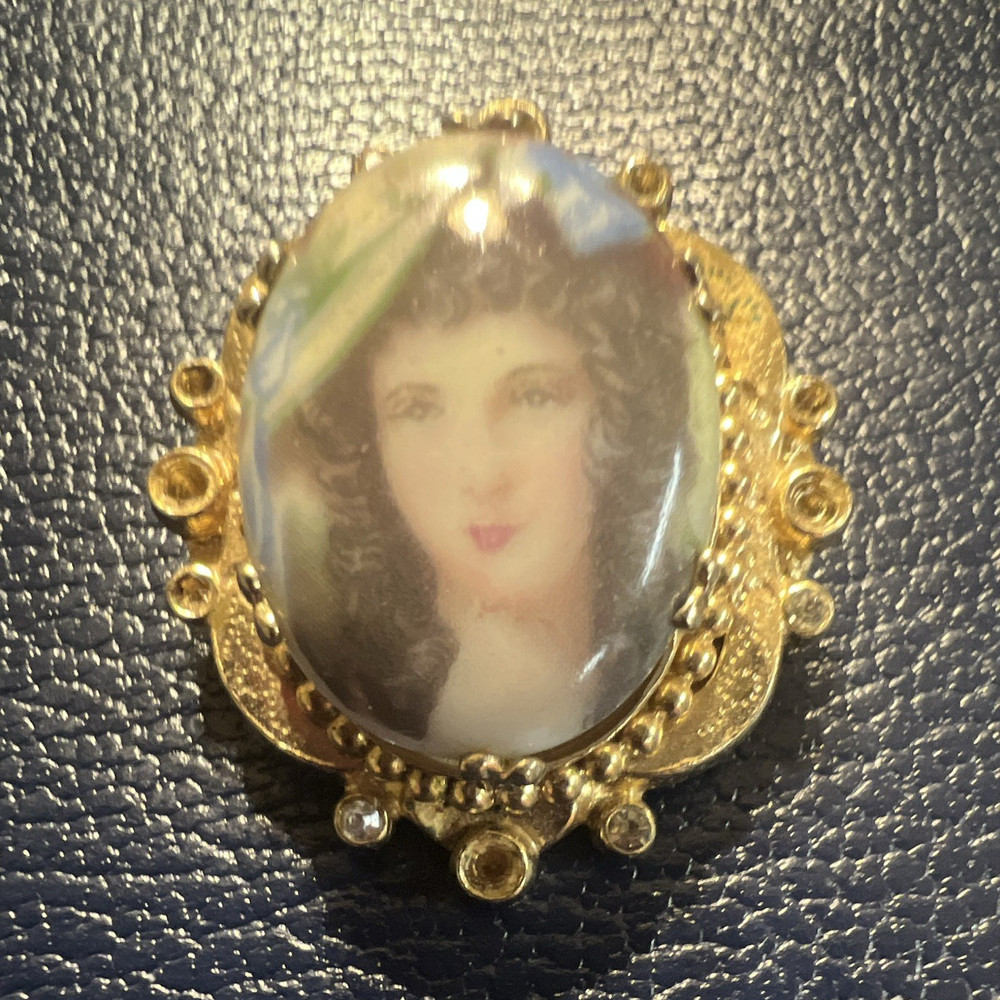 Oval Cameo-Style Portrait Brooch Pin, Gold Tone, Unisex Adults