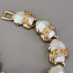 Vintage Linked Bracelet White Asymmetrical Faux Pearl Gold Tone Filigree 6.5″