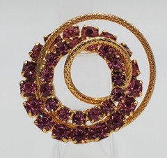 Brilliant Pink Crystal Brooch 1.25in Textured Gold Tone Quality Rhinestone VTG