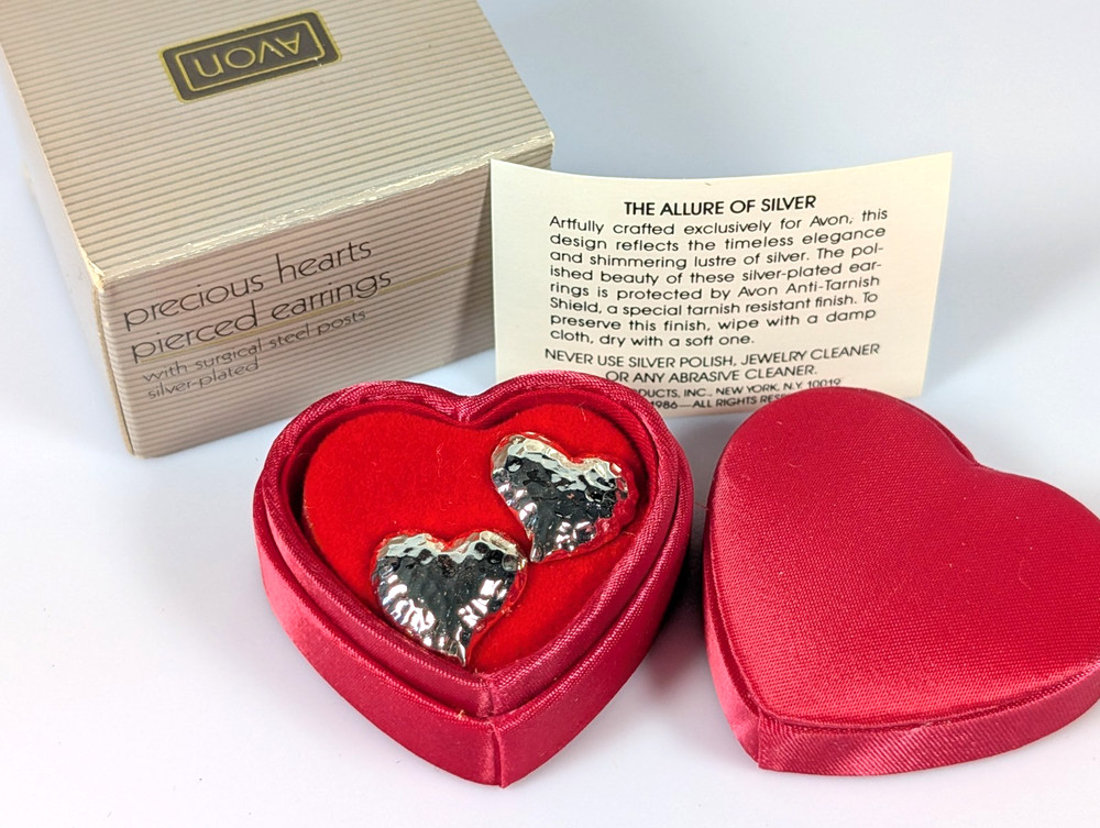 Vtg Avon Precious Hearts Silver Plated Hammered Pierced Earrings Satin Heart Box
