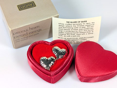Vtg Avon Precious Hearts Silver Plated Hammered Pierced Earrings Satin Heart Box