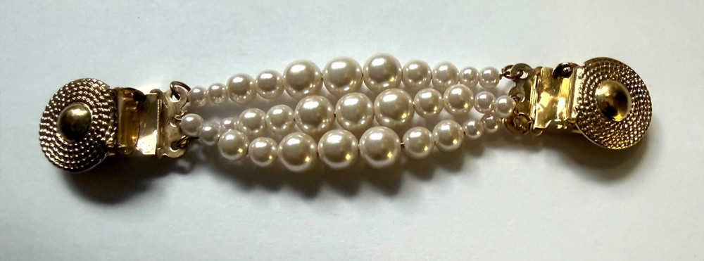 Gold Toned Three Strand Faux Pearl Sweater Cardigan Clip 1990s 4.5″ x 0.5″
