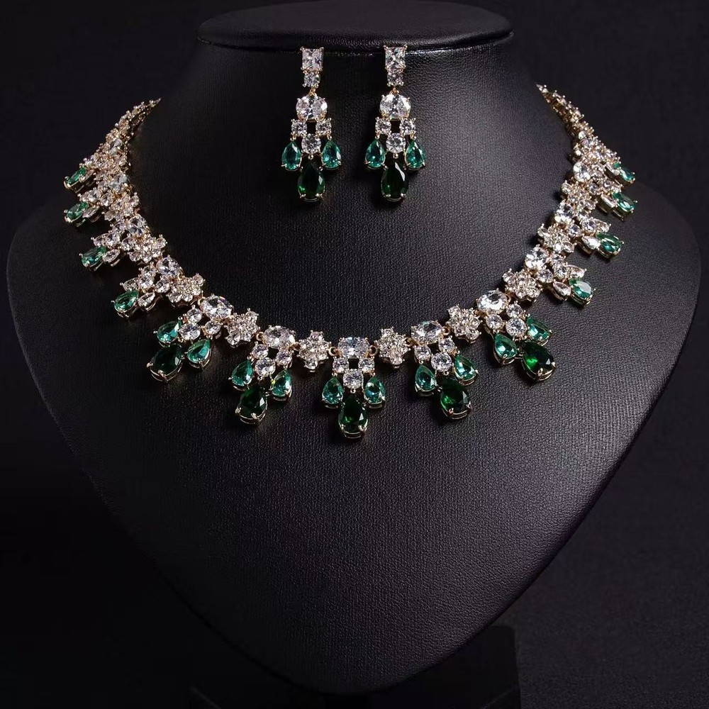 Vintage Emerald Green Crystal Necklace Earrings Set Gold Tone Estate
